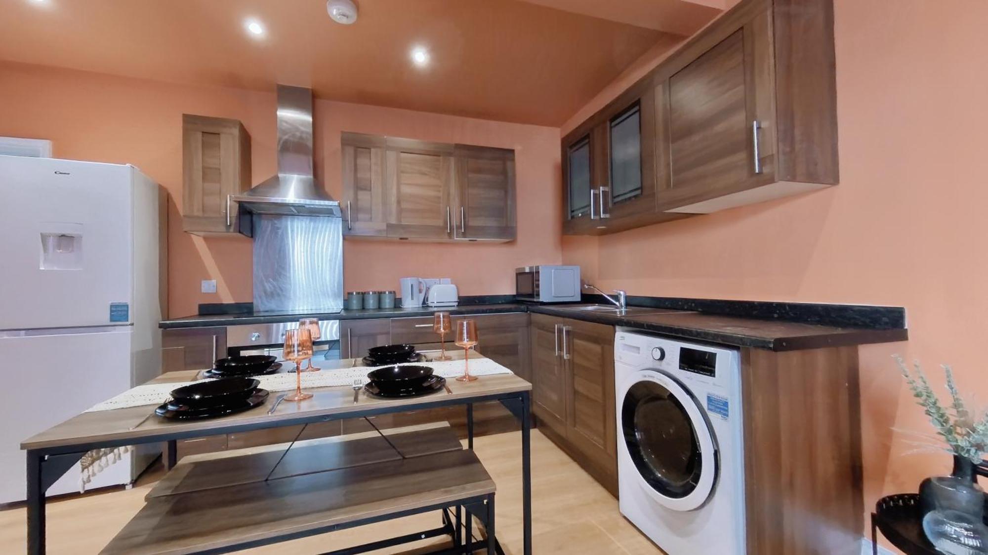 Group Bookings: Up To 30 Guests Across 5 Spacious Flats! Keyless Access Free Wifi & Parking Birmingham Dış mekan fotoğraf